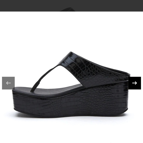 Black Platform Thong Sandals - Picture 2 of 3